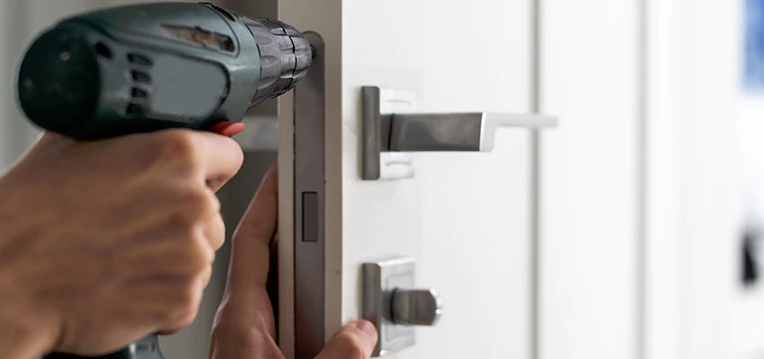Locksmith For Lock Replacement Near Me in La Riviera, CA