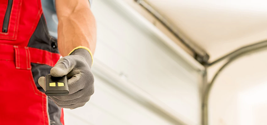 Residential Garage Door Security in La Riviera, California