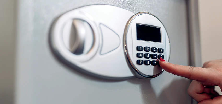 Jewelry Safe Cracking in La Riviera, California