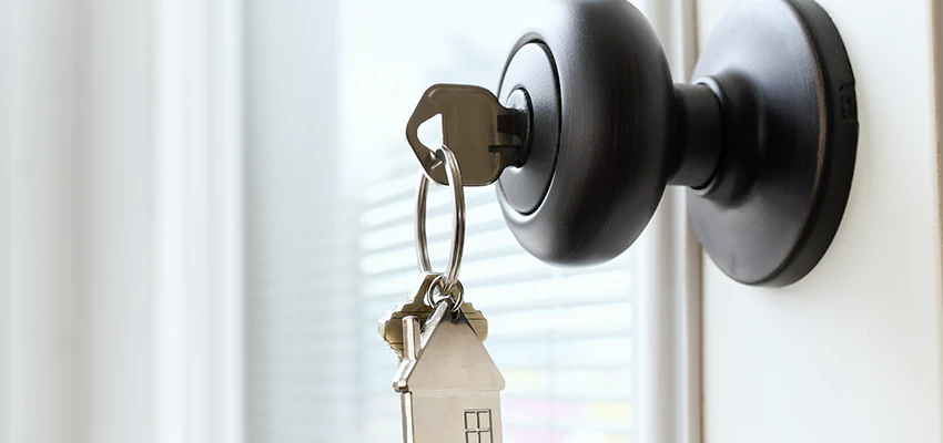 Bifold Door Knob Replacement in La Riviera, California