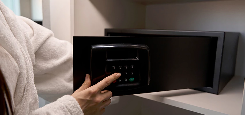 Safe Unlocking Service Company in La Riviera, California