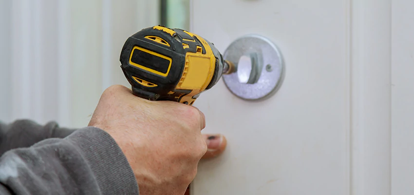 Street Locksmith For Smart Lock Repair in La Riviera, CA