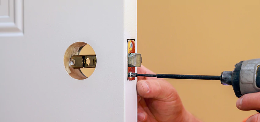Stuck Door Knobs Repair in La Riviera, CA