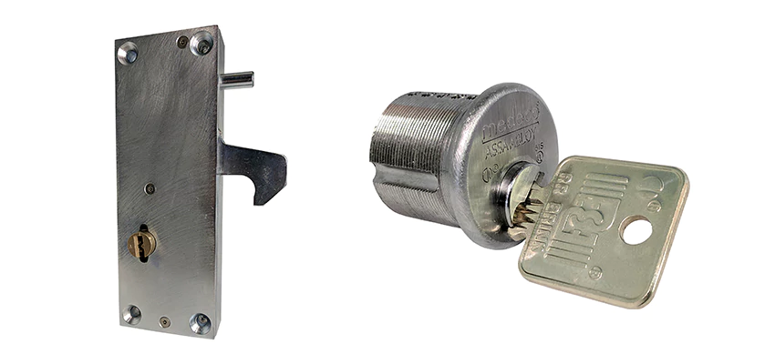 RR Fence Gates Brink Locks Repair in La Riviera, California