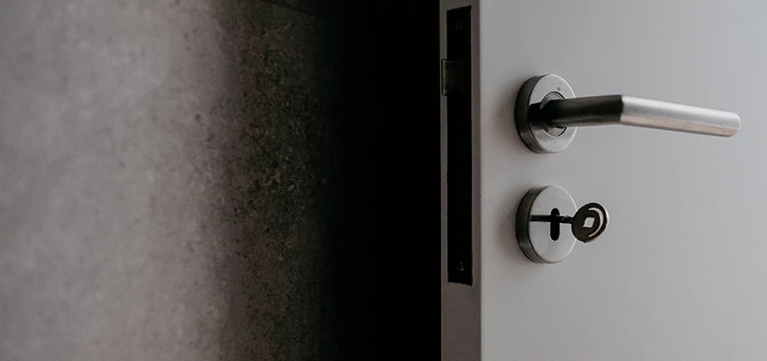 Front Door Handle Repair And Installation in La Riviera, CA