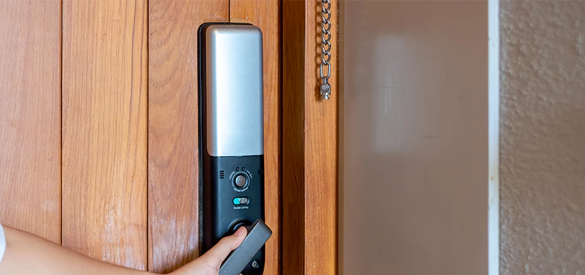 Home Security Electronic Locks Upgrades in La Riviera, CA